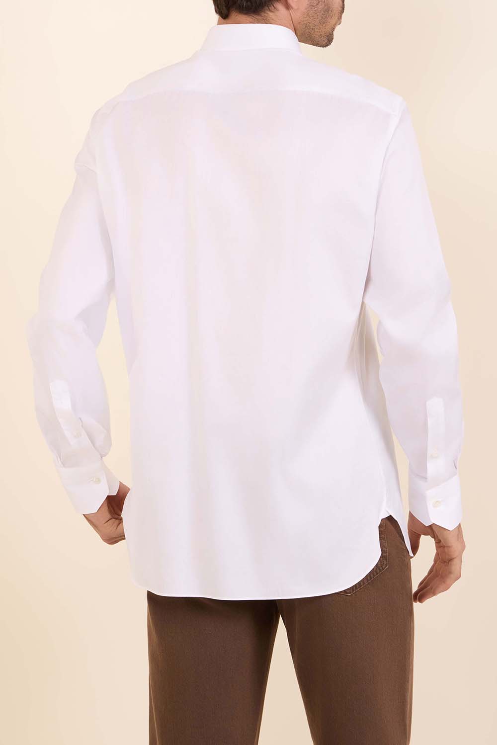 תמונת דוגמן אחורית של חולצת כפתורים