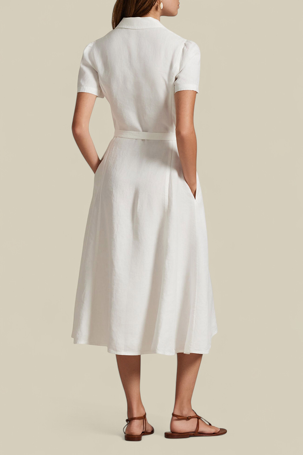 תמונת דוגמן אחורית של שמלת כפתורים