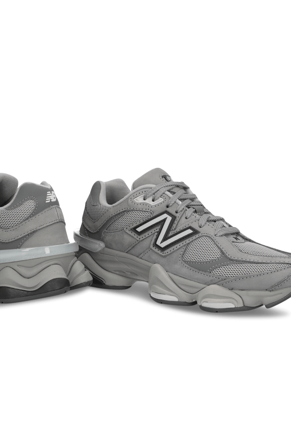 תמונת תקריב של נעלי סניקרס 9060