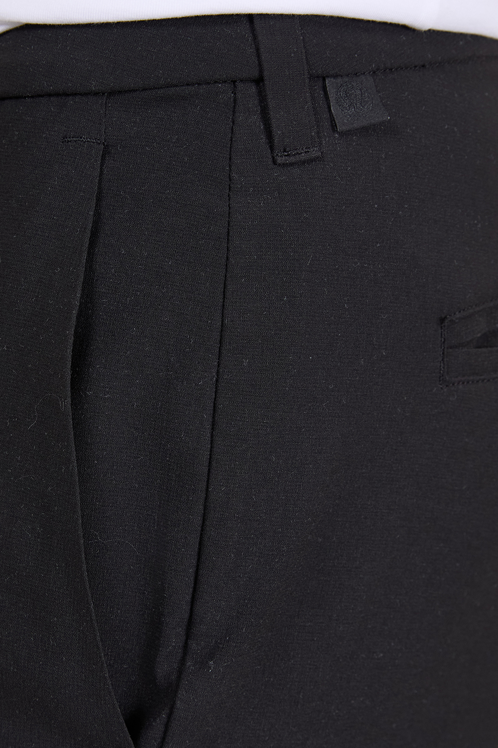 תמונת תקריב דוגמן של ABC Slim-Fit Golf Trouser 32L