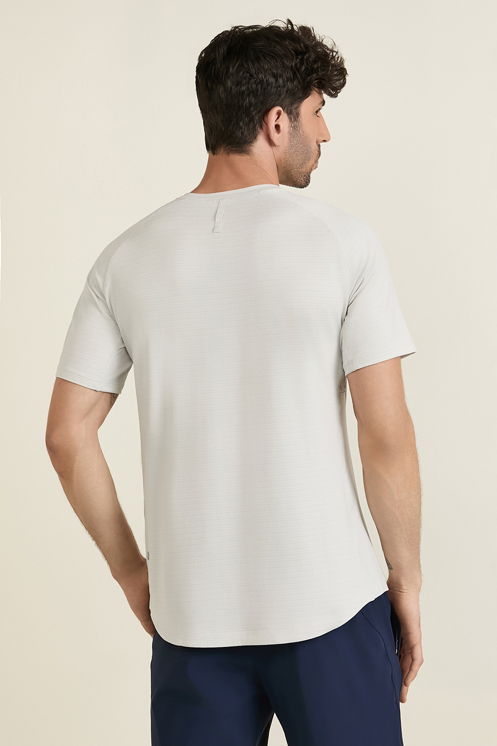 תמונת דוגמן אחורית של Relaxed-Fit Train Sleeveless Graphic