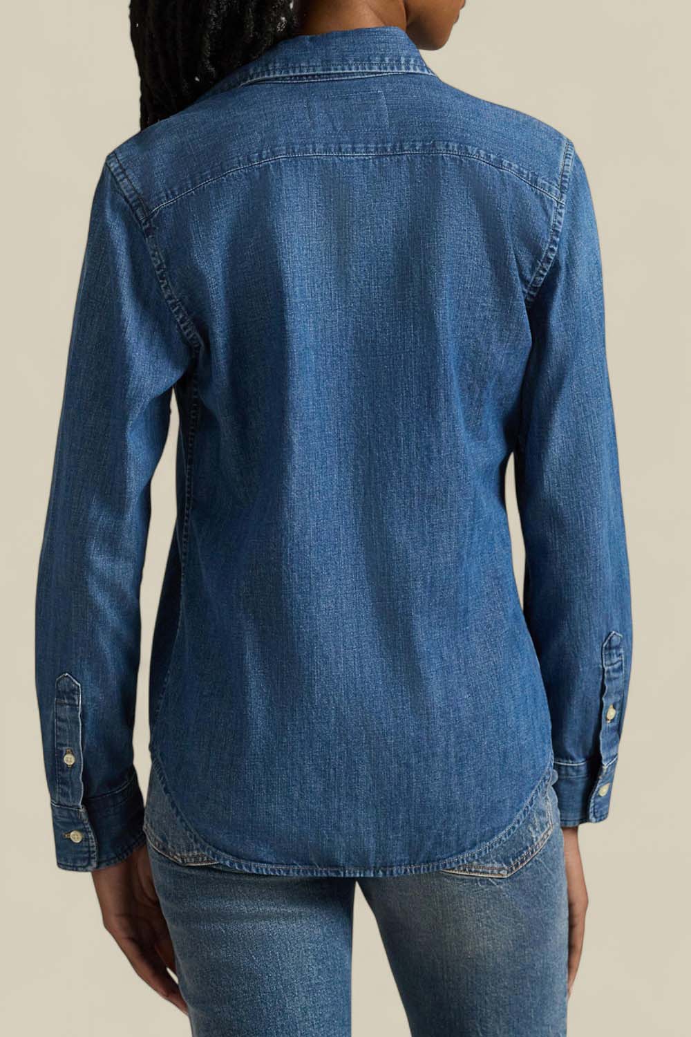 תמונת דוגמן אחורית של חולצת כפתורים ג'ינס סלים פיט