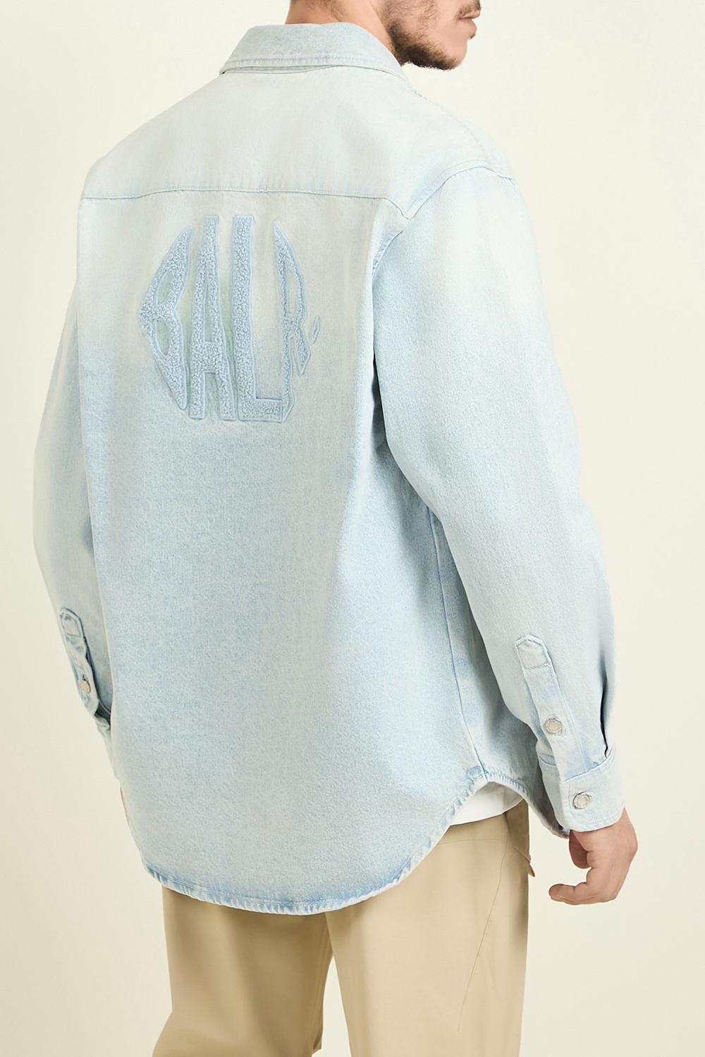 תמונת דוגמן אחורית של ז'קט ג'ינס