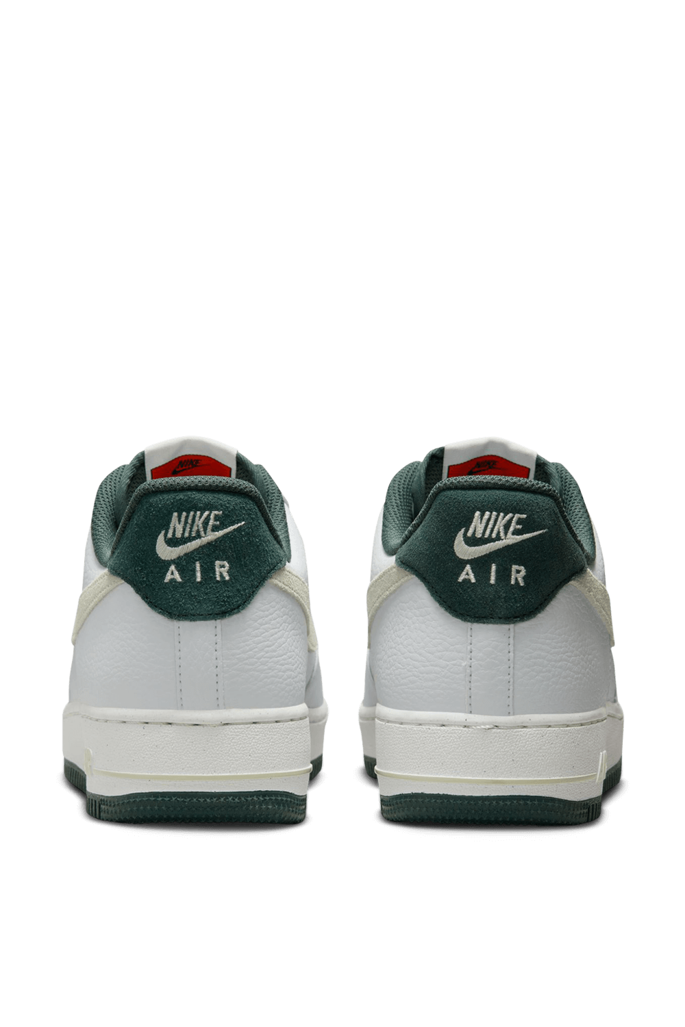 תמונת פנים של נעלי סניקרס אייר פורס 1