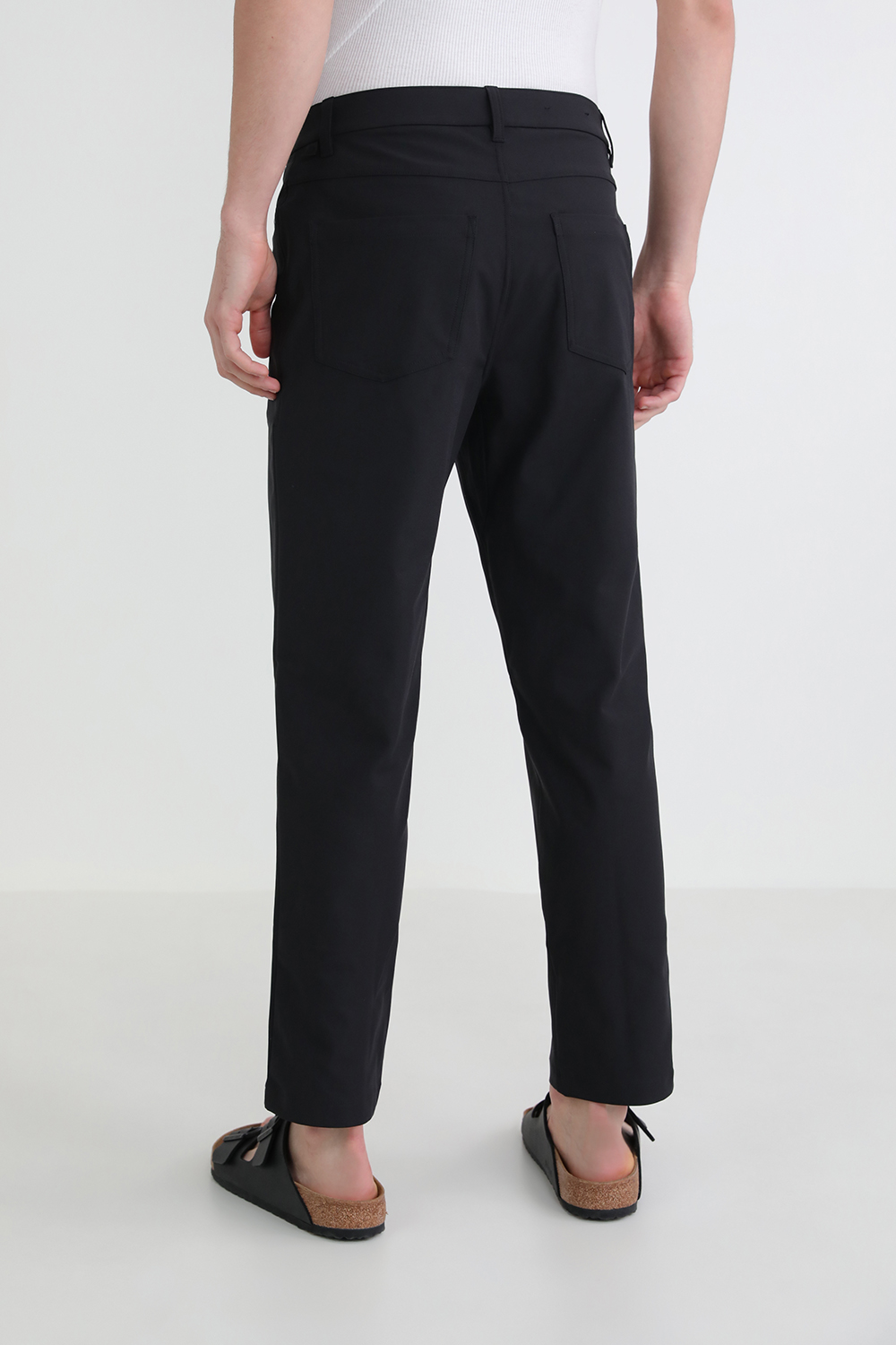 תמונת דוגמן אחורית של ABC Relaxed Fit Trousers 30" L