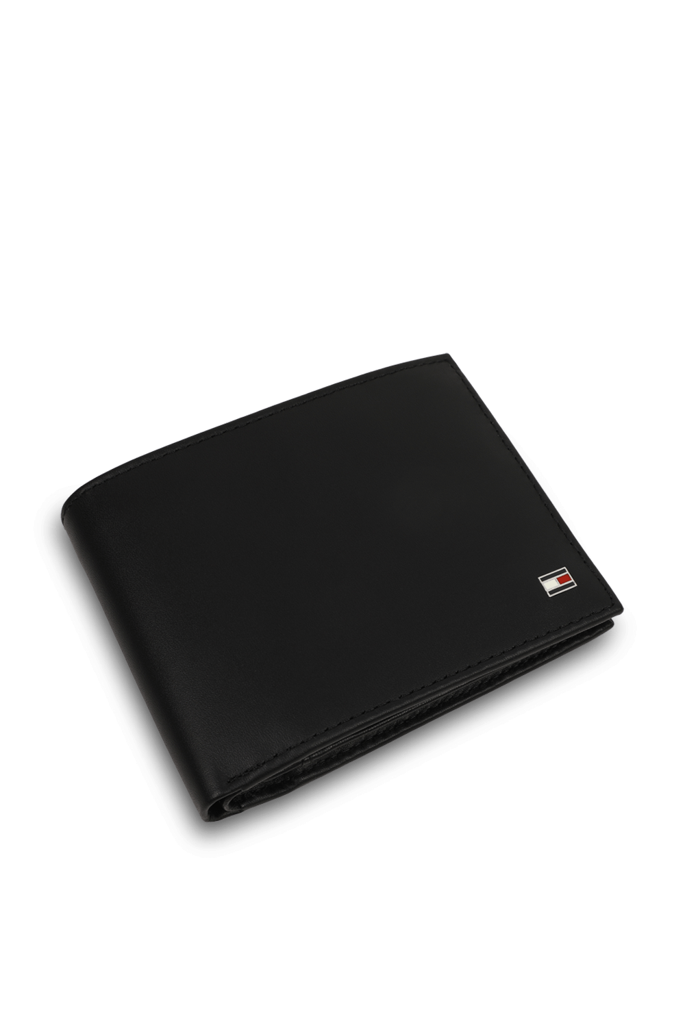 תמונת תקריב של ארנק מעור שחור עם לוגו מוטבע