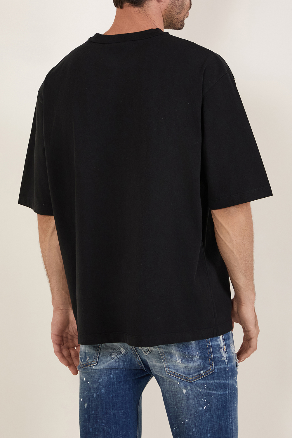 תמונת דוגמן אחורית של חולצת טי