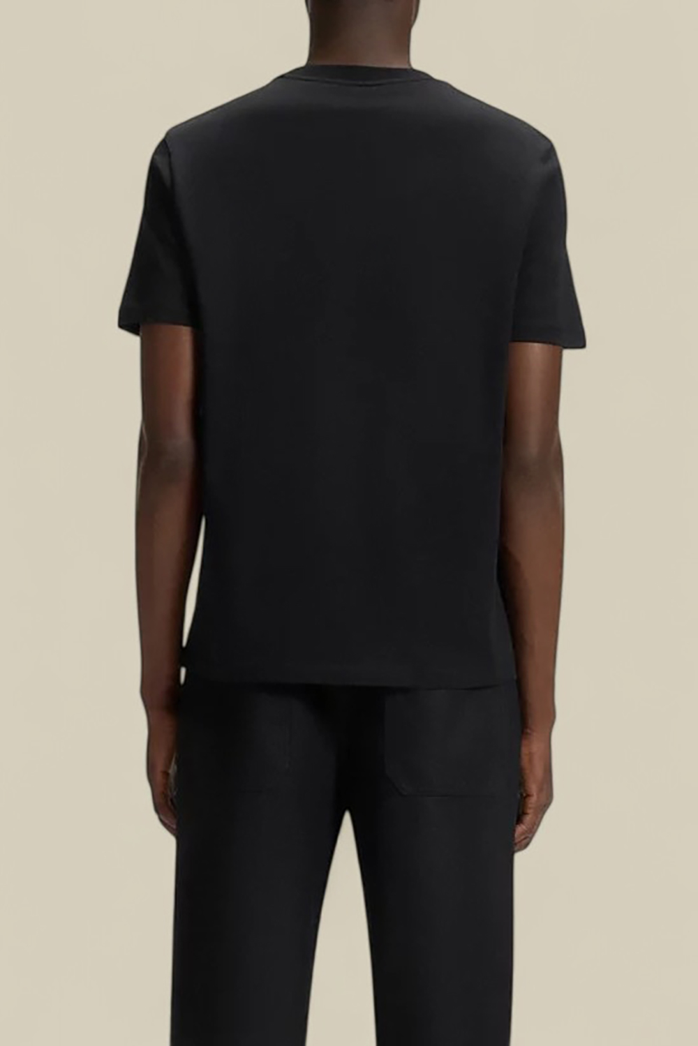 תמונת דוגמן אחורית של חולצת טי