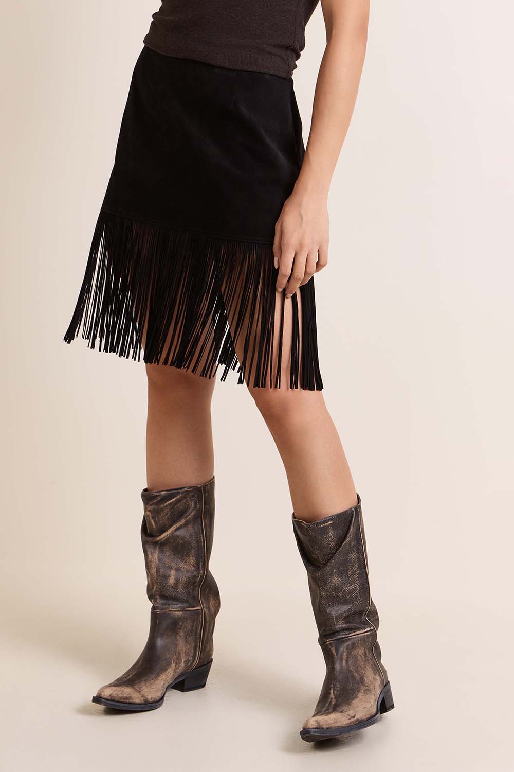 תמונת דוגמן קידמית של חצאית מיני פרנזים