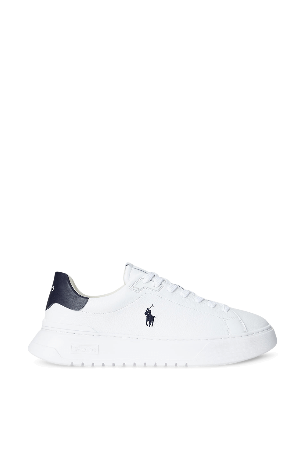 תמונה קידמית של נעלי סניקרס