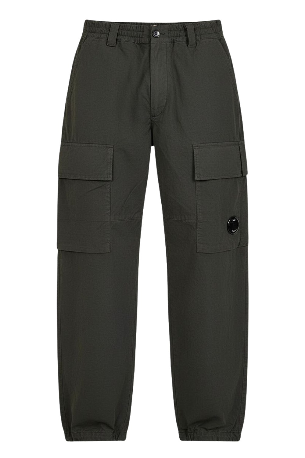 תמונה קידמית של מכנסי קרגו משוחררים