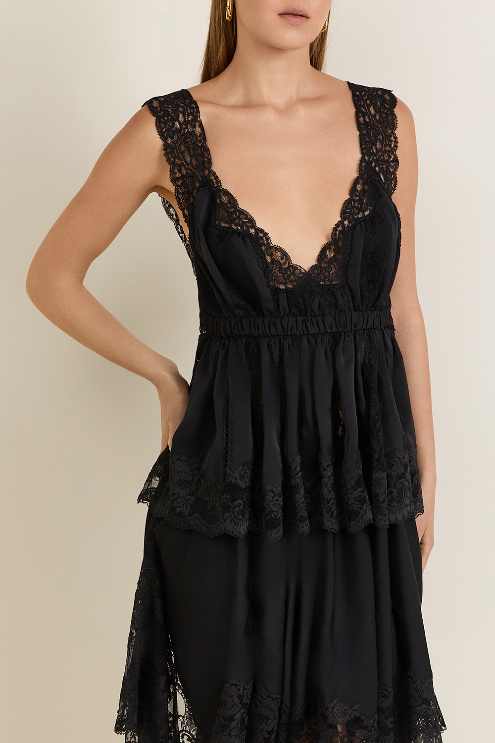 תמונת דוגמן קידמית של חולצת תחרה