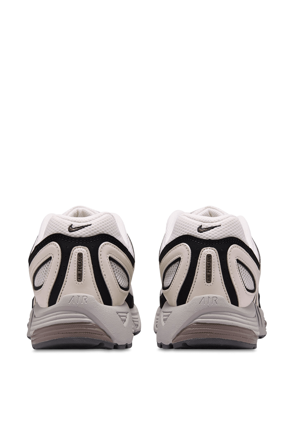 תמונה אחורית של נעלי סניקרס נייקי אייר פגסוס 2005