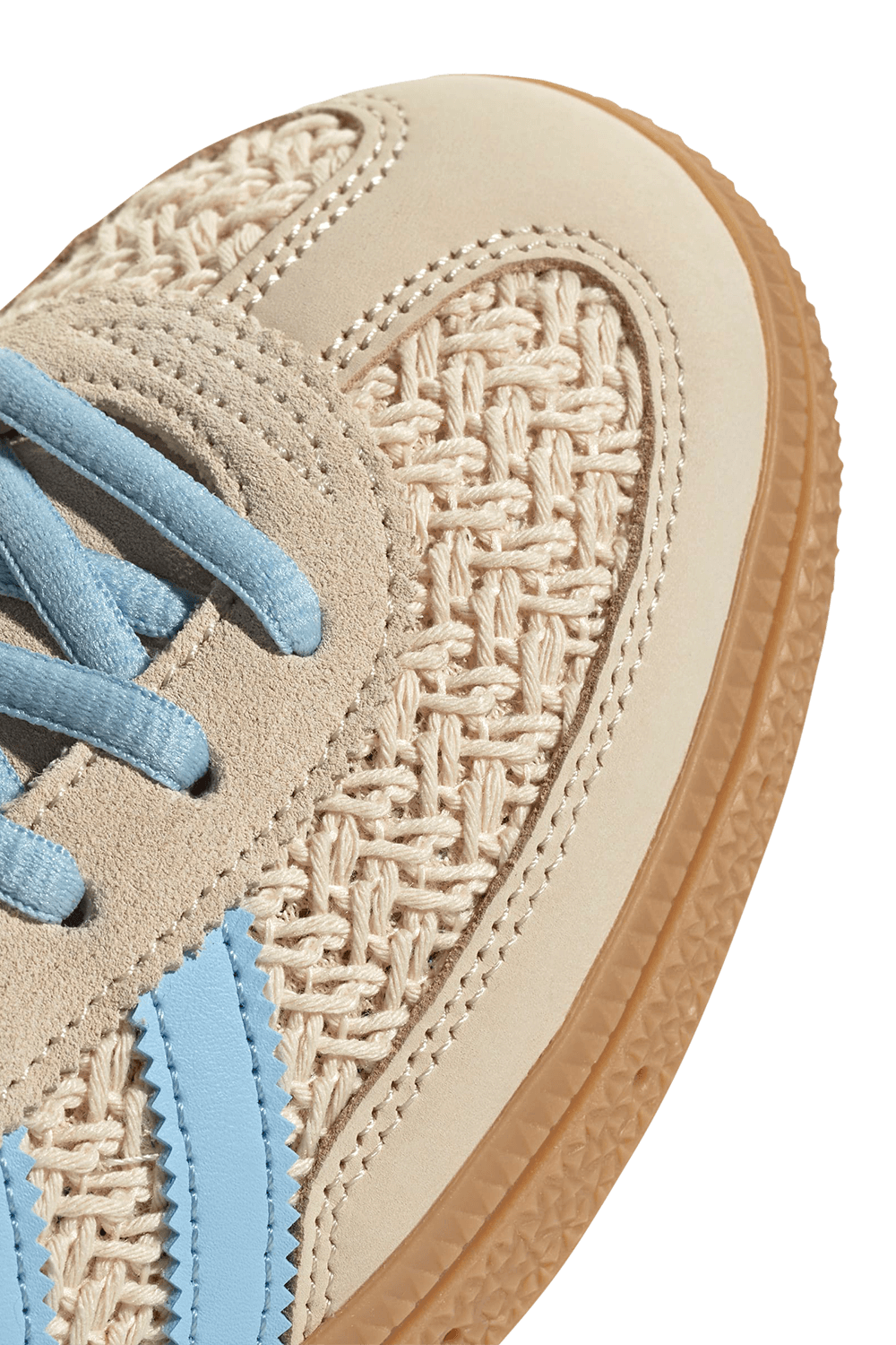 תמונת פנים של נעלי סניקרס ספזיאל