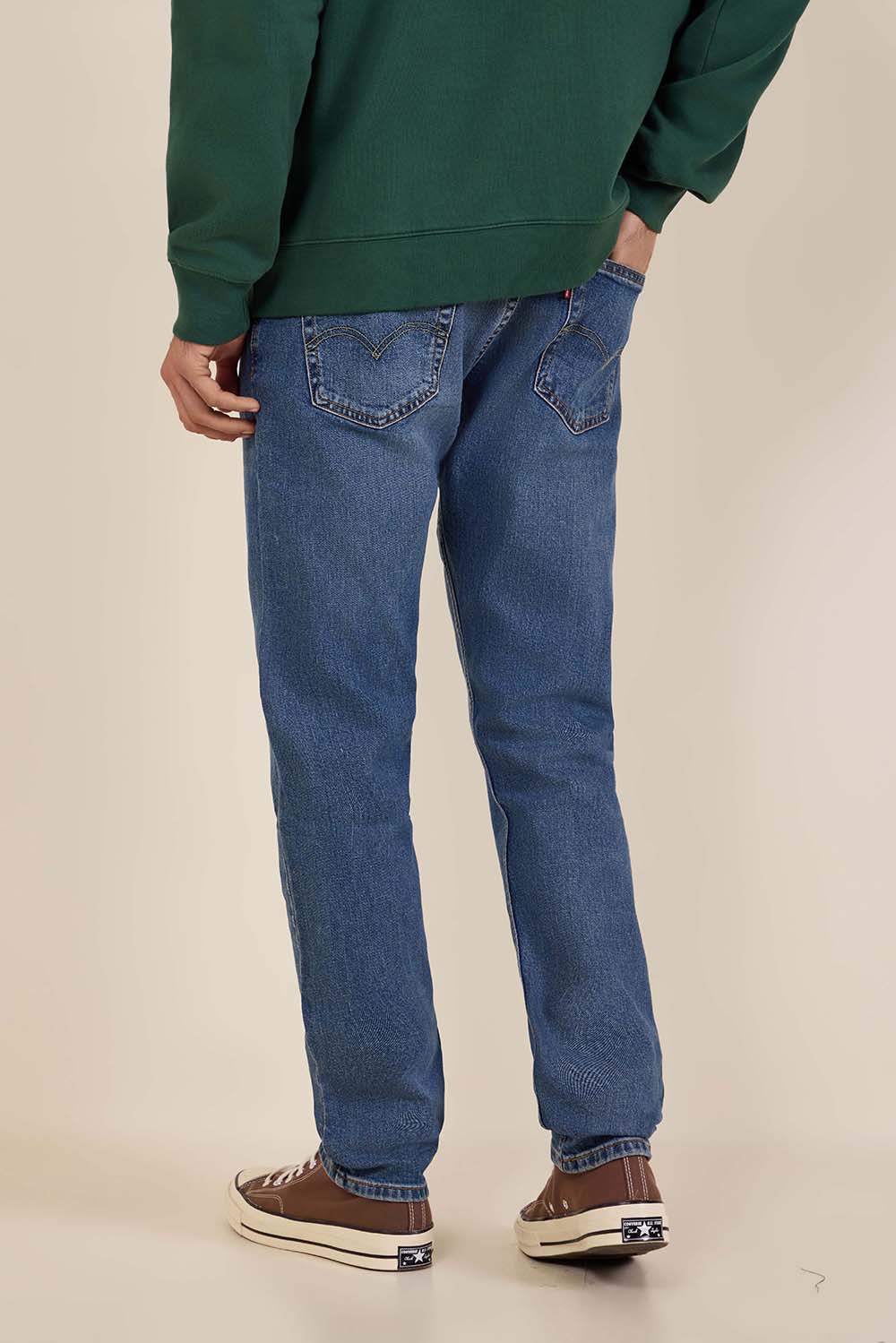 תמונת דוגמן אחורית של מכנסי ג`ינס 512