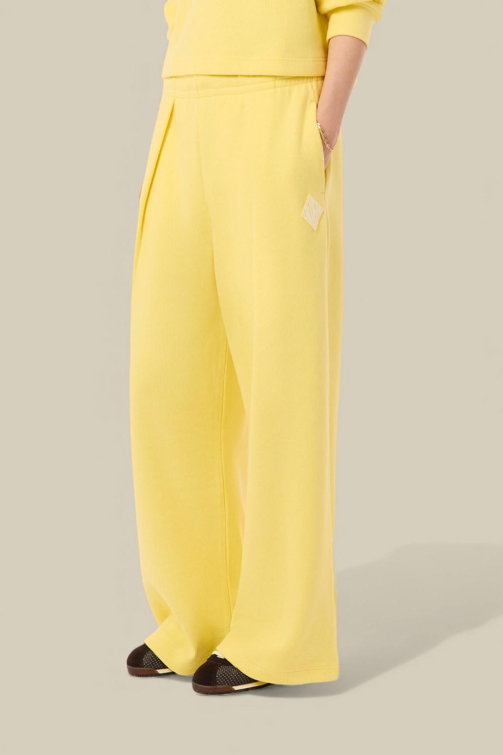 תמונת תקריב דוגמן של מכנסי ג'וגר רחבים PRE LINE