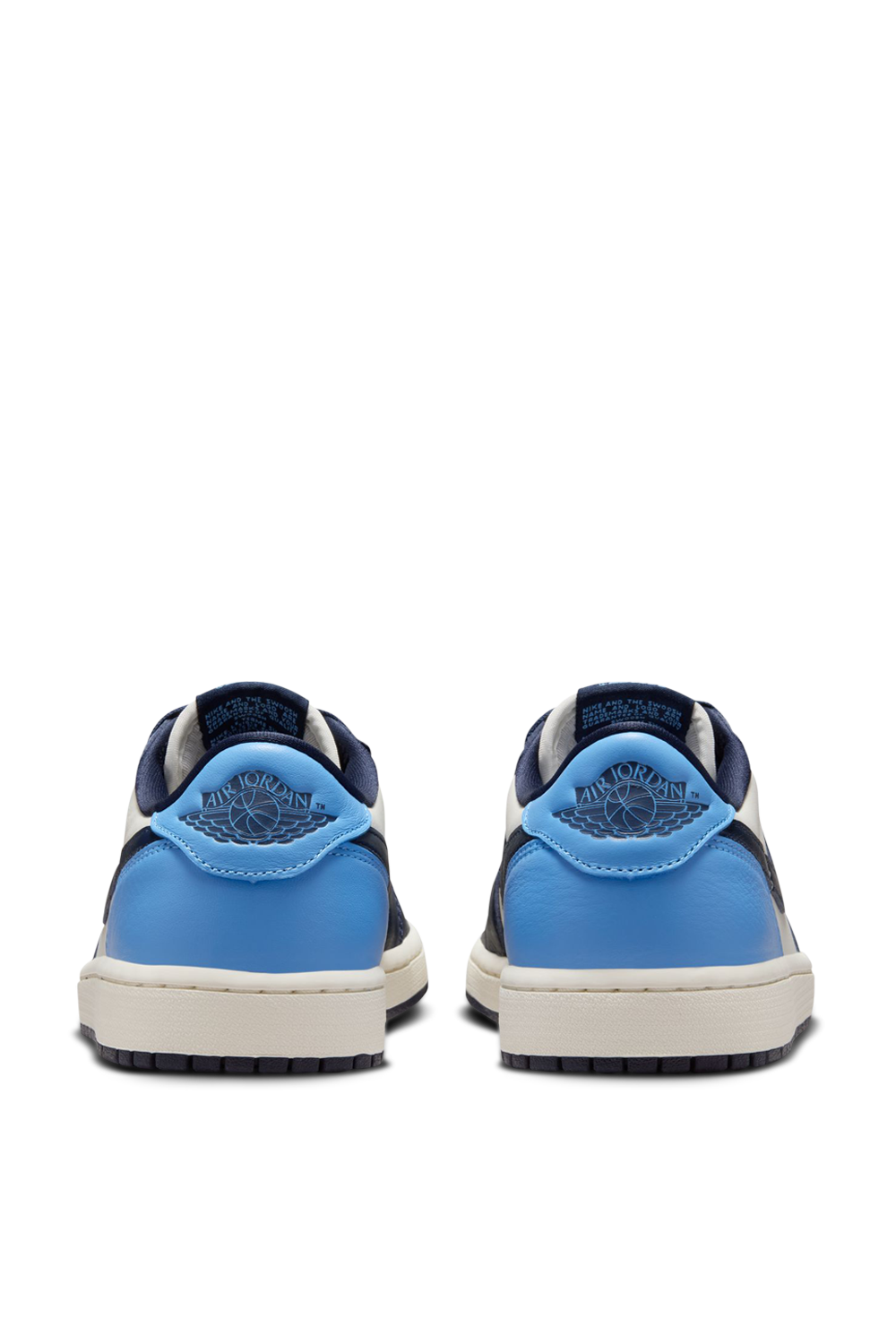 תמונת תקריב של נעלי סניקרס אייר ג'ורדן 1