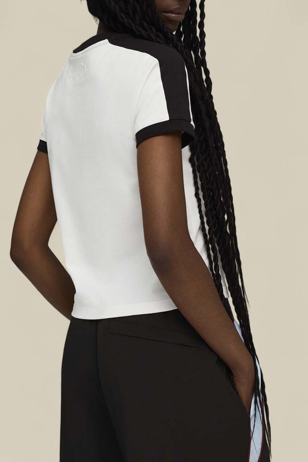 תמונת דוגמן אחורית של חולצת טי פומה X פנטי