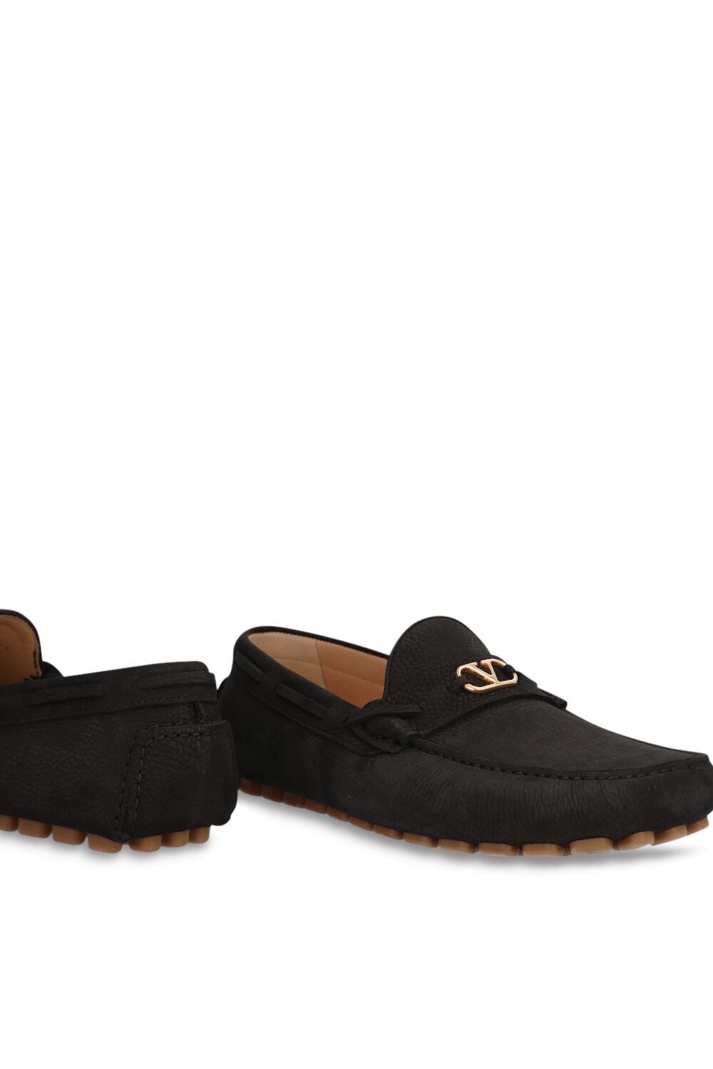 תמונת תקריב של נעלי מוקסינים