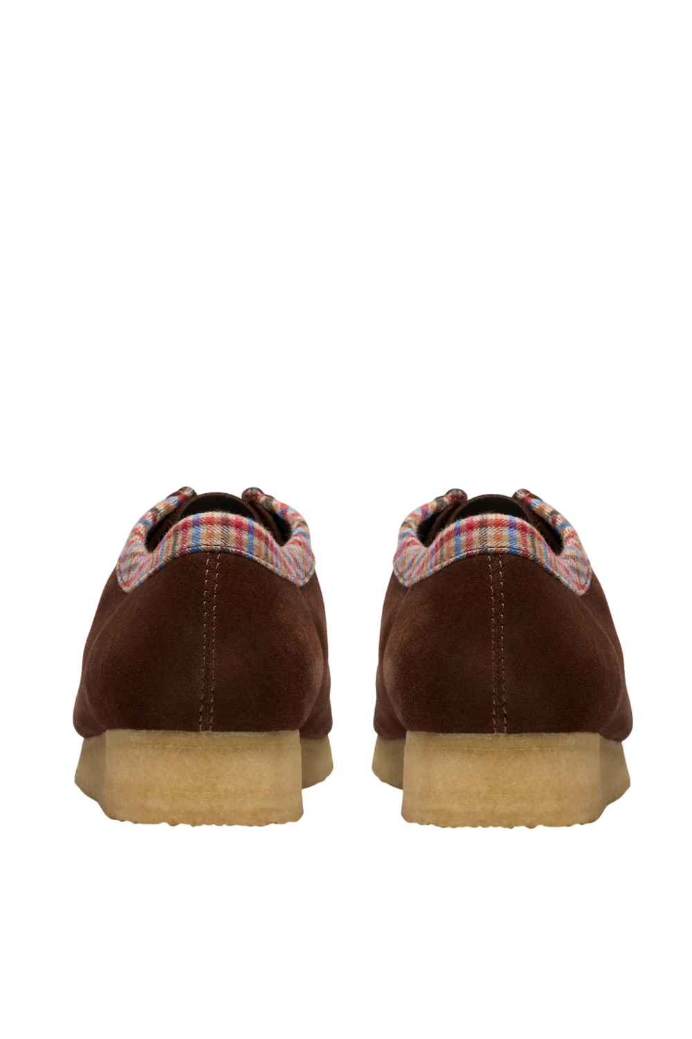 תמונת תקריב של נעלי מוקסינים וולבי