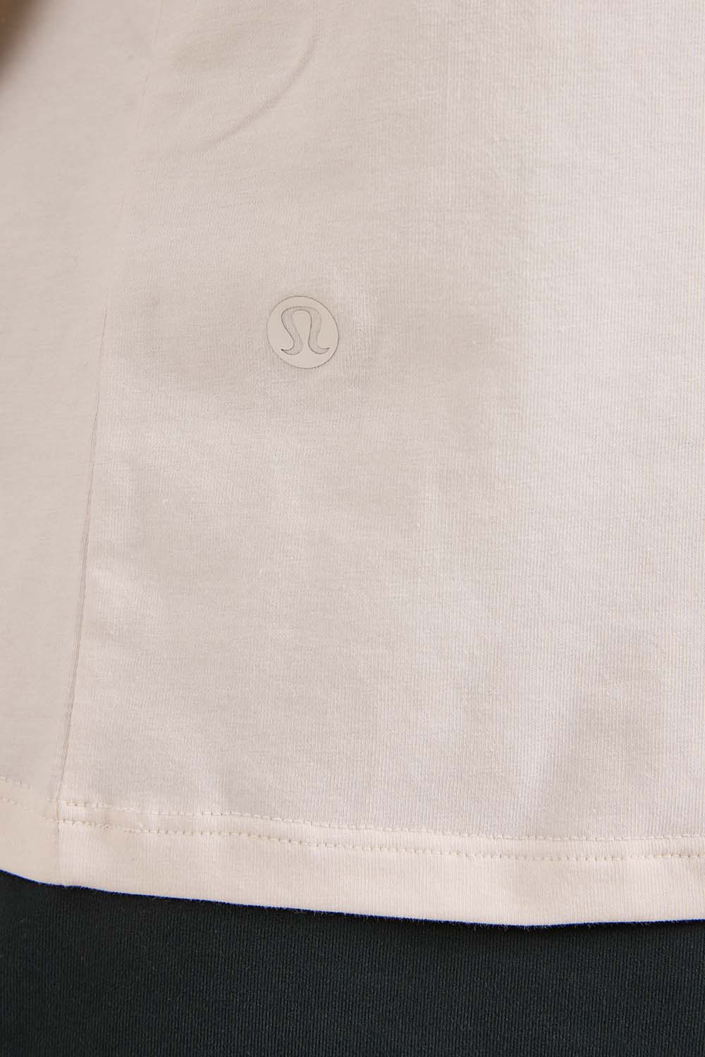 תמונת תקריב דוגמן של Organic Cotton Classic Fit Long Sleeve Shirt