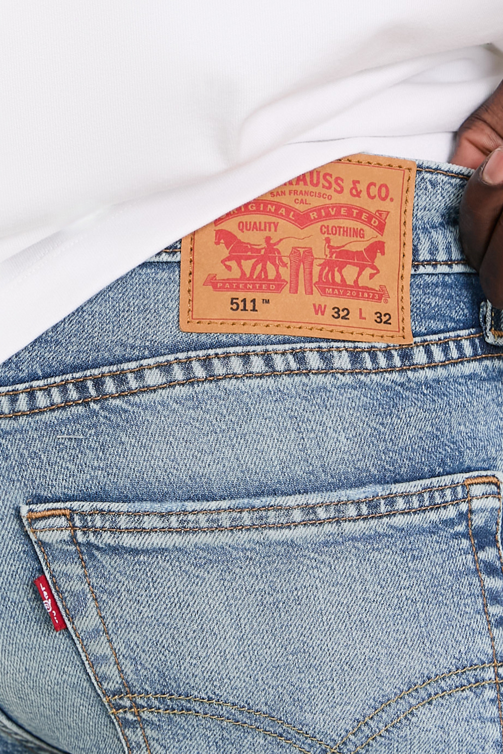 תמונת תקריב דוגמן של מכנסי ג'ינס 511 סלים פיט