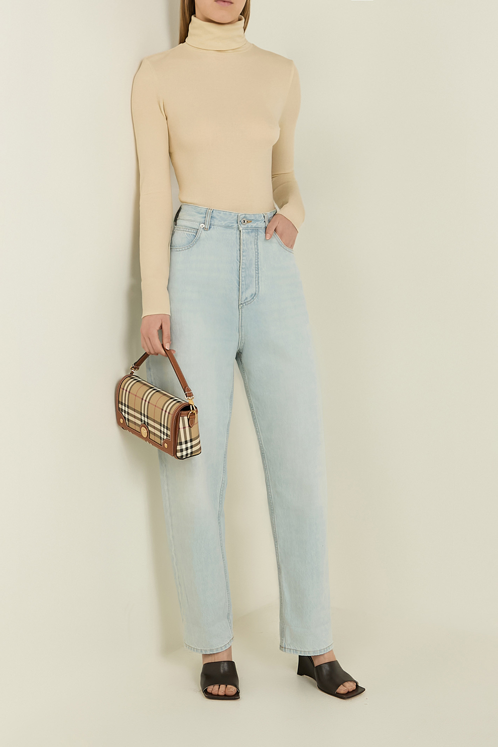 תמונת דוגמן קידמית של תיק קרוסבודי נוט