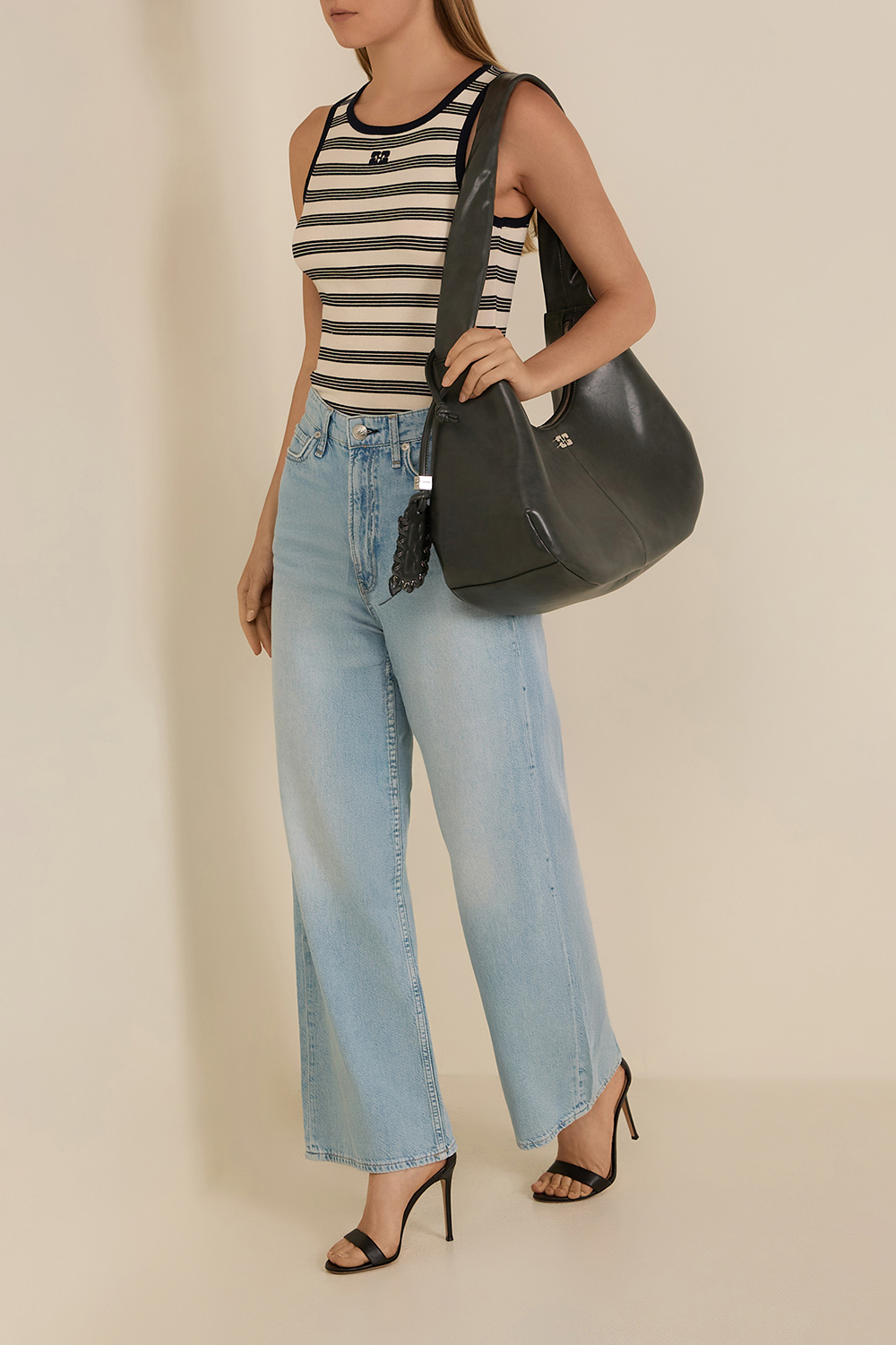 תמונת דוגמן קידמית של תיק כתף