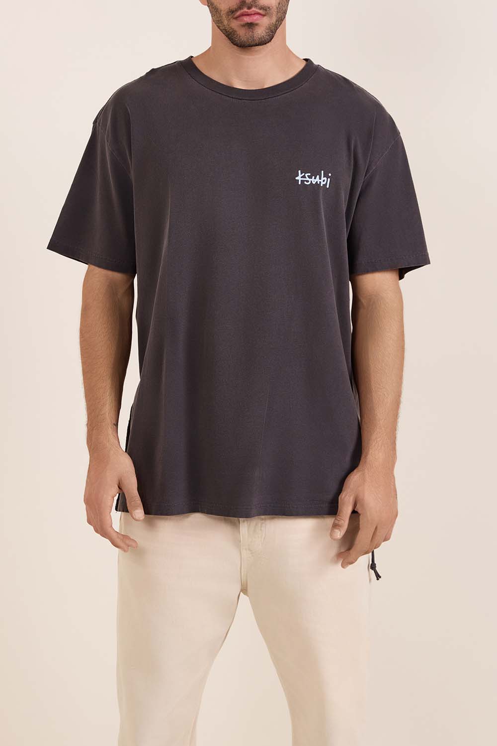 תמונת דוגמן קידמית של חולצת טי