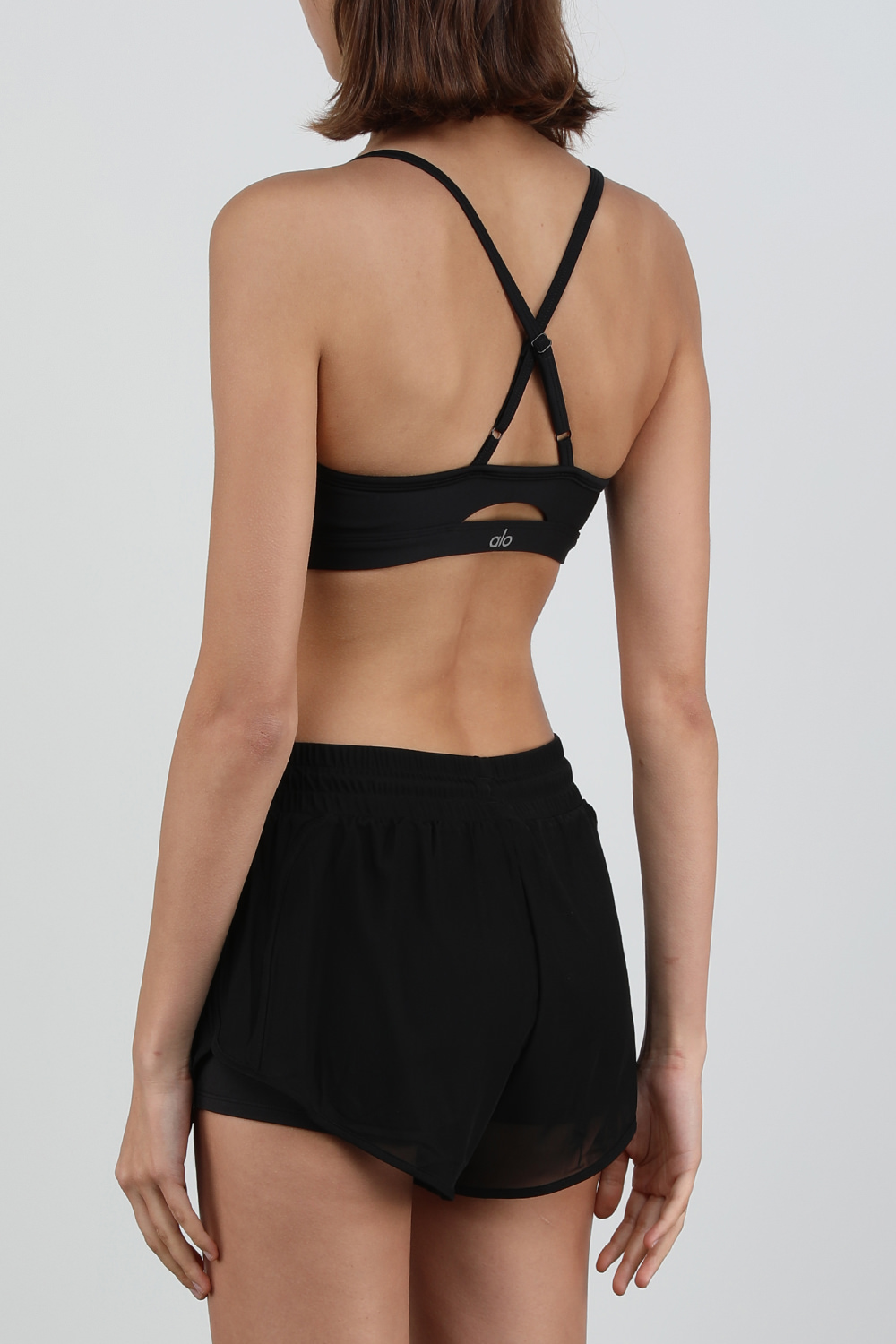 תמונת דוגמן אחורית של טופ ממותג שחור