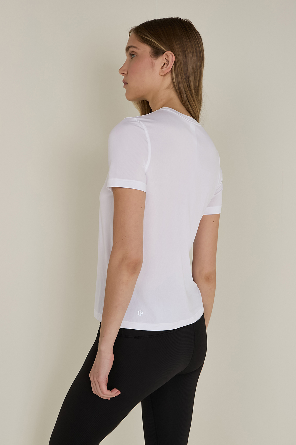 תמונת דוגמן אחורית של Ultralight Hip-Length T-Shirt