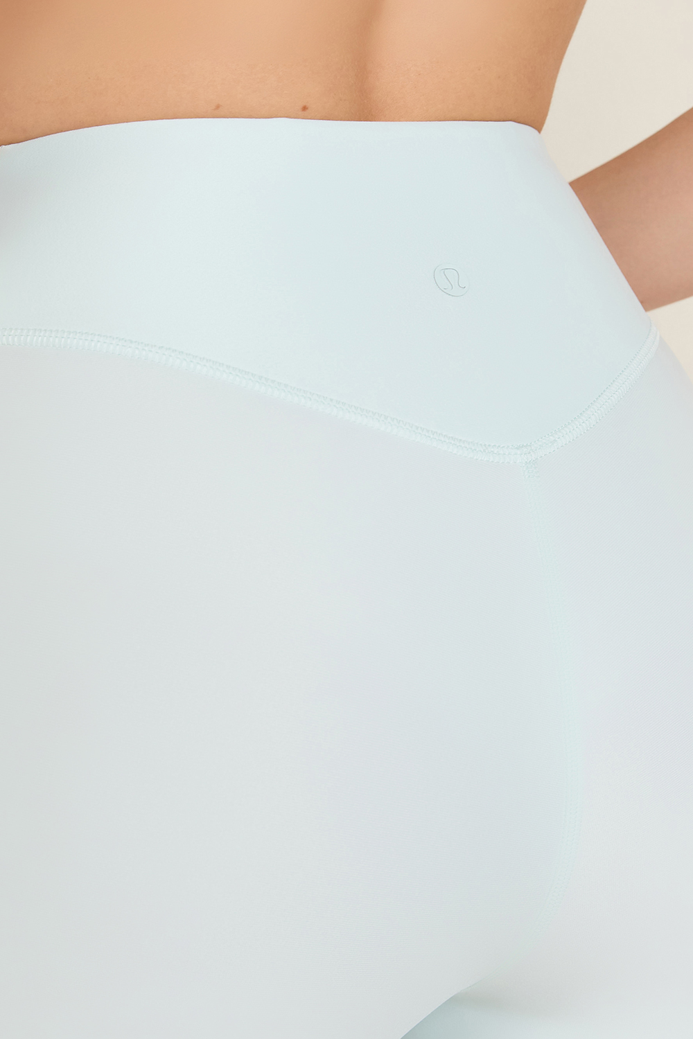 תמונת תקריב דוגמן של Wunder Under SenseKnit High-Rise Tight 25''