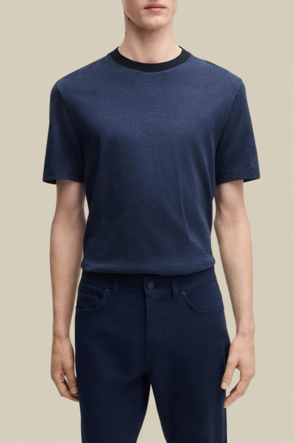 תמונת דוגמן קידמית של חולצת טי