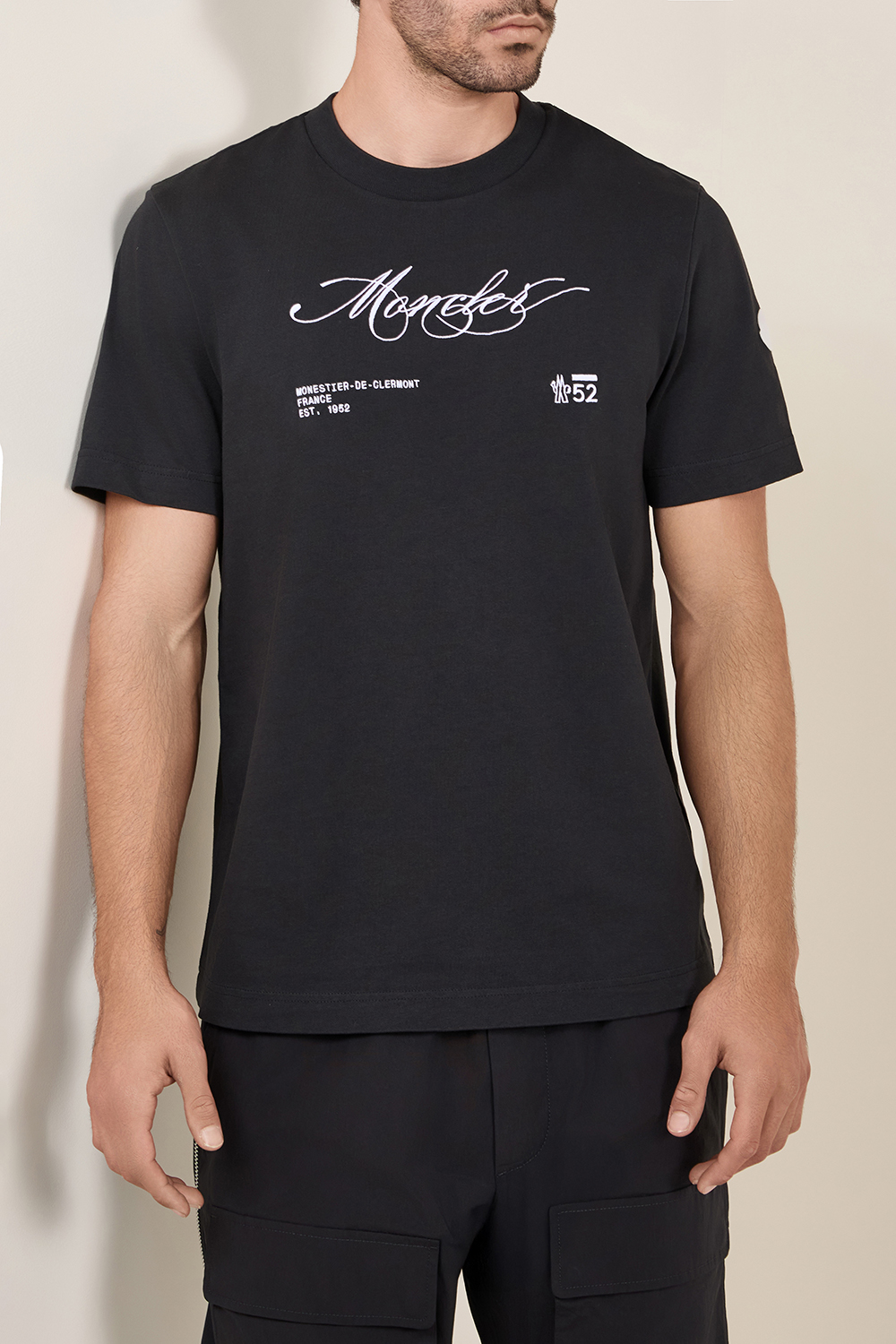 תמונת דוגמן קידמית של חולצת טי