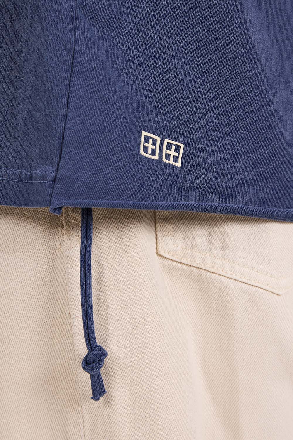 תמונת דוגמן אחורית של גופייה אוברסייז