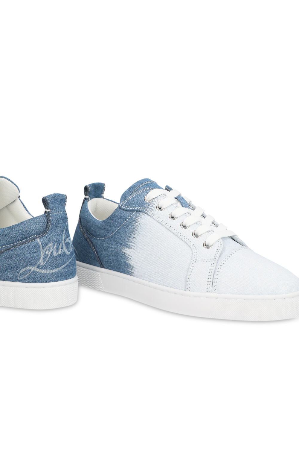 תמונת תקריב של נעלי סניקרס פאן לואי ג'וניור