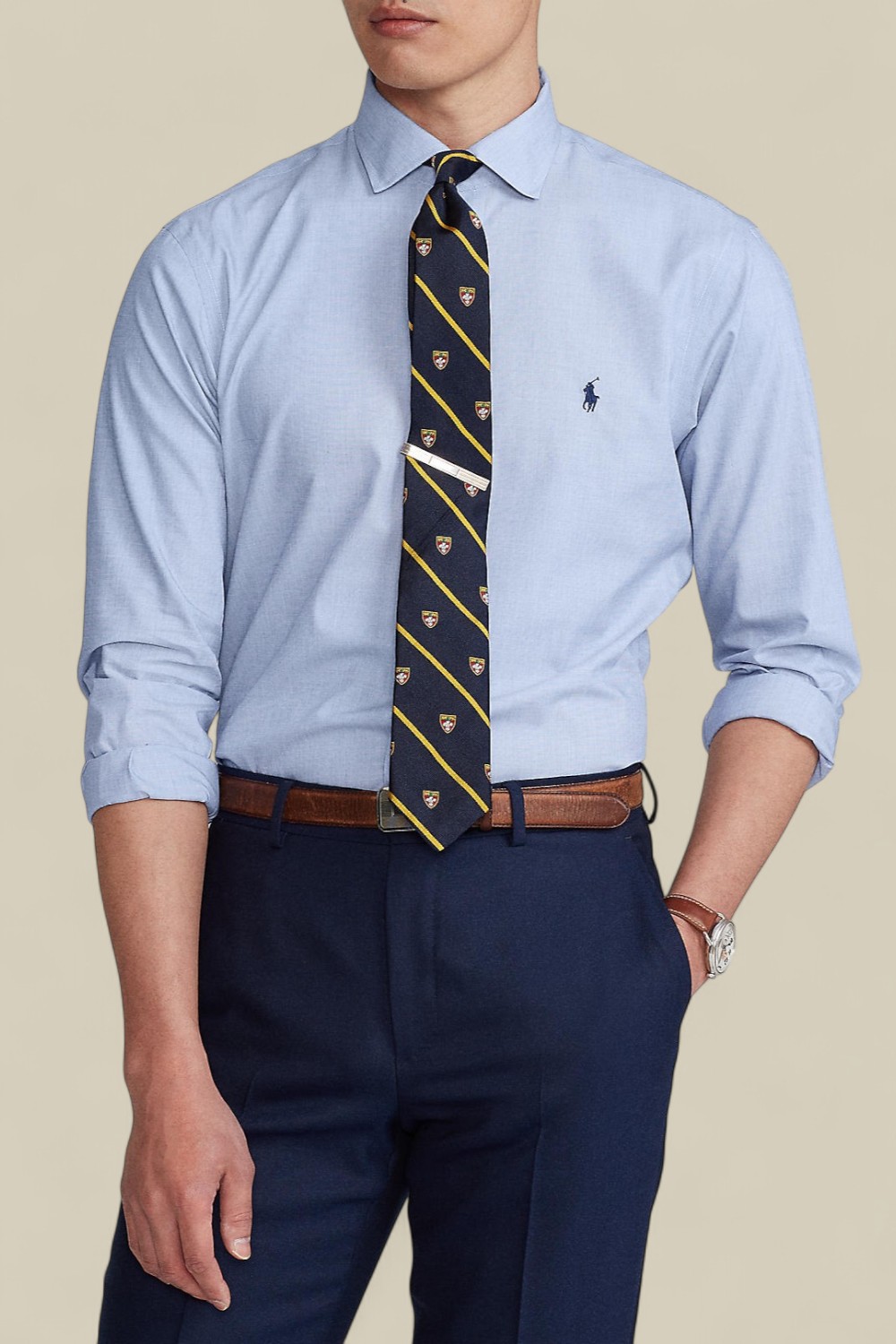 תמונת דוגמן קידמית של חולצת כפתורים ארוכה