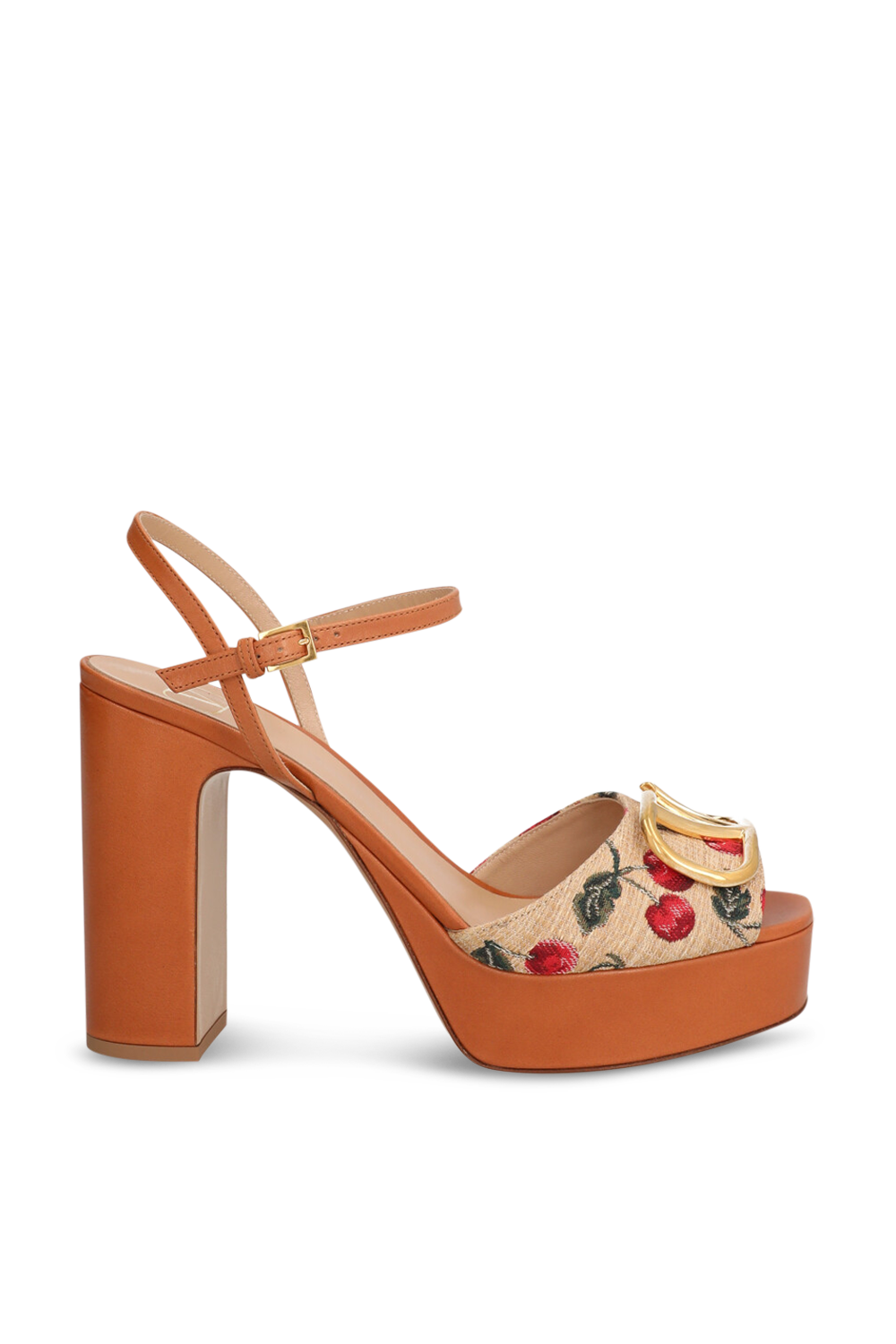 תמונה קידמית של סנדלי פלטפורמה