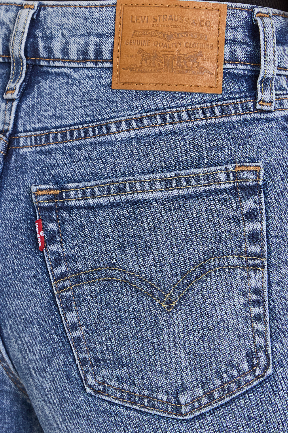 תמונת תקריב דוגמן של מכנסי ג'ינס רחבים 728