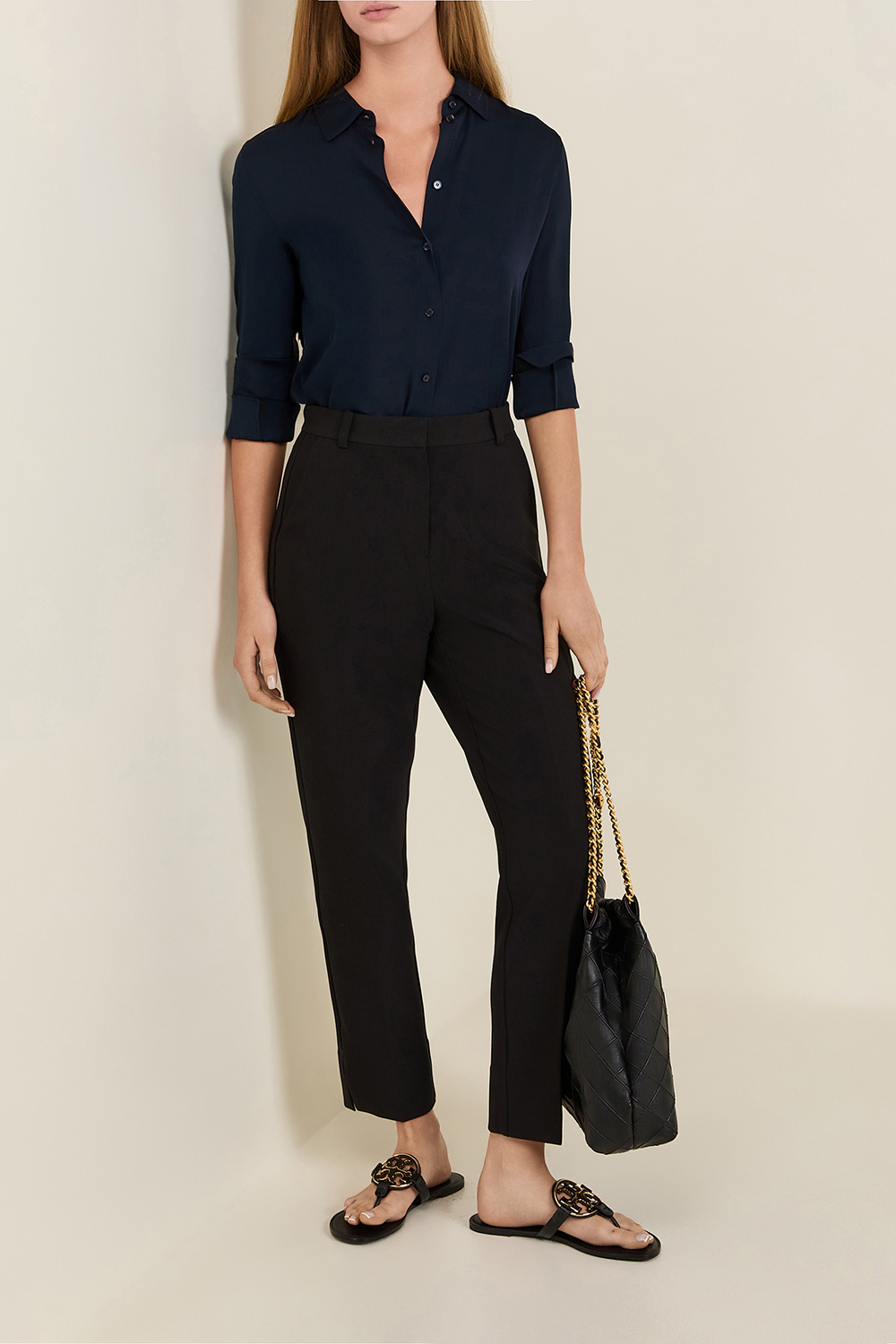 תמונת דוגמן קידמית של סנדלי מילר מעור מטאלי