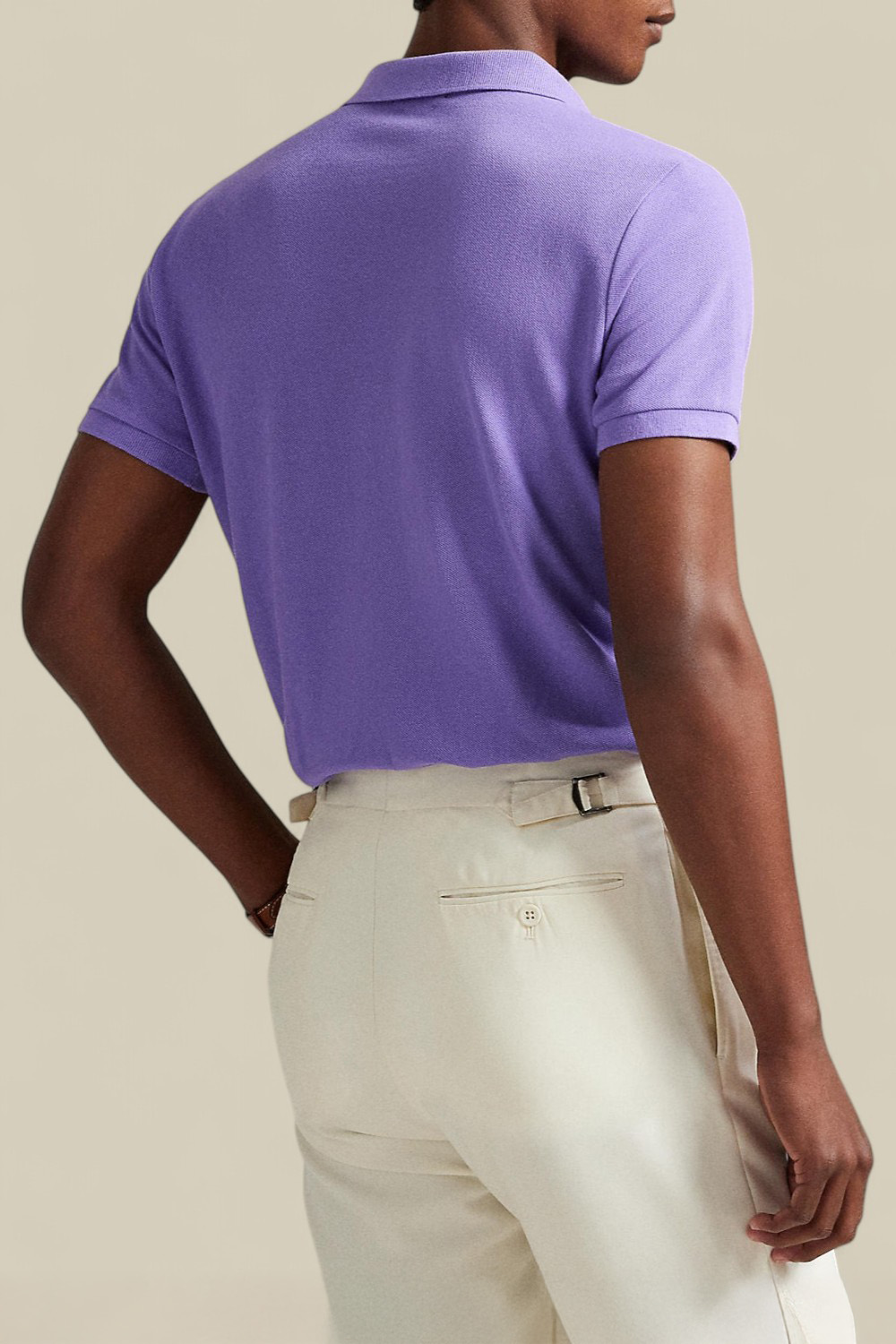 תמונת דוגמן אחורית של חולצת פולו