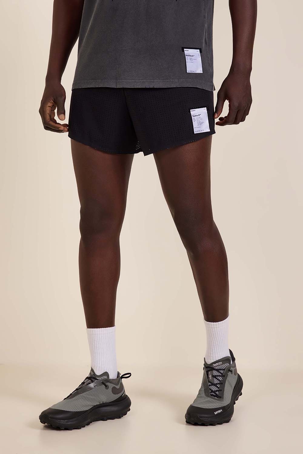 תמונת דוגמן קידמית של מכנסי ריצה קצרים ספייס או 2.5