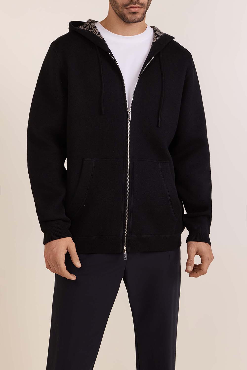 תמונת דוגמן קידמית של סווטשירט קפוצ'ון