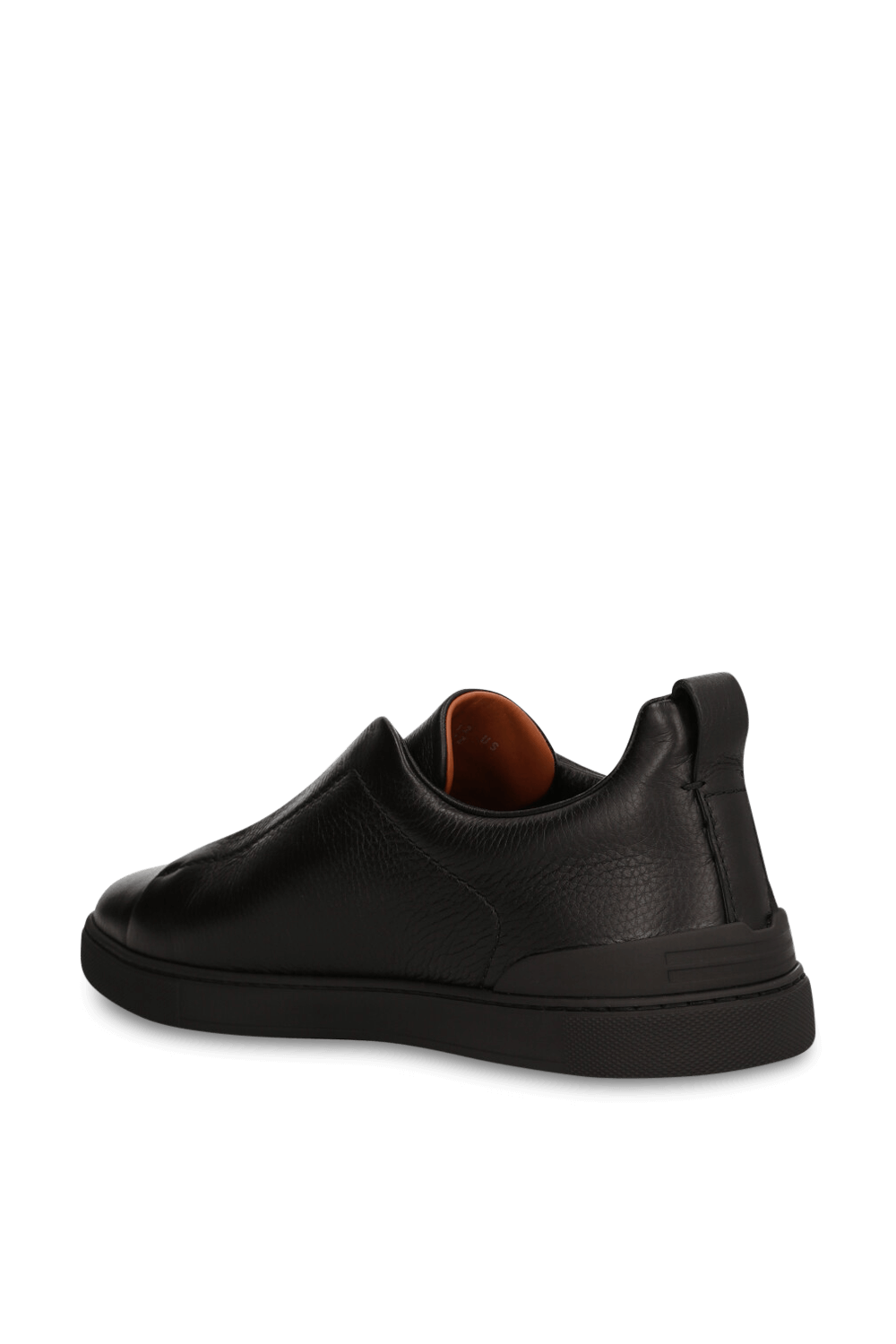 תמונה אחורית של נעלי סניקרס