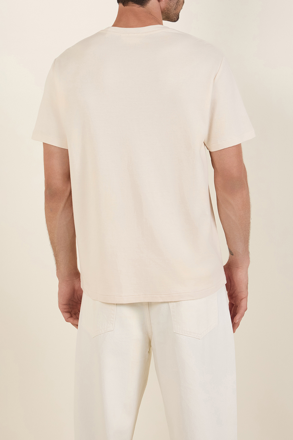 תמונת דוגמן אחורית של חולצת טי