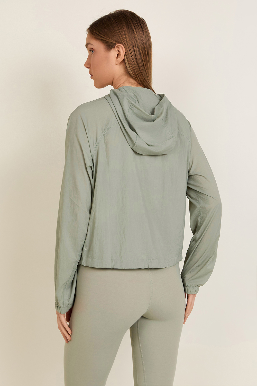 תמונת דוגמן אחורית של Hood lite jacket