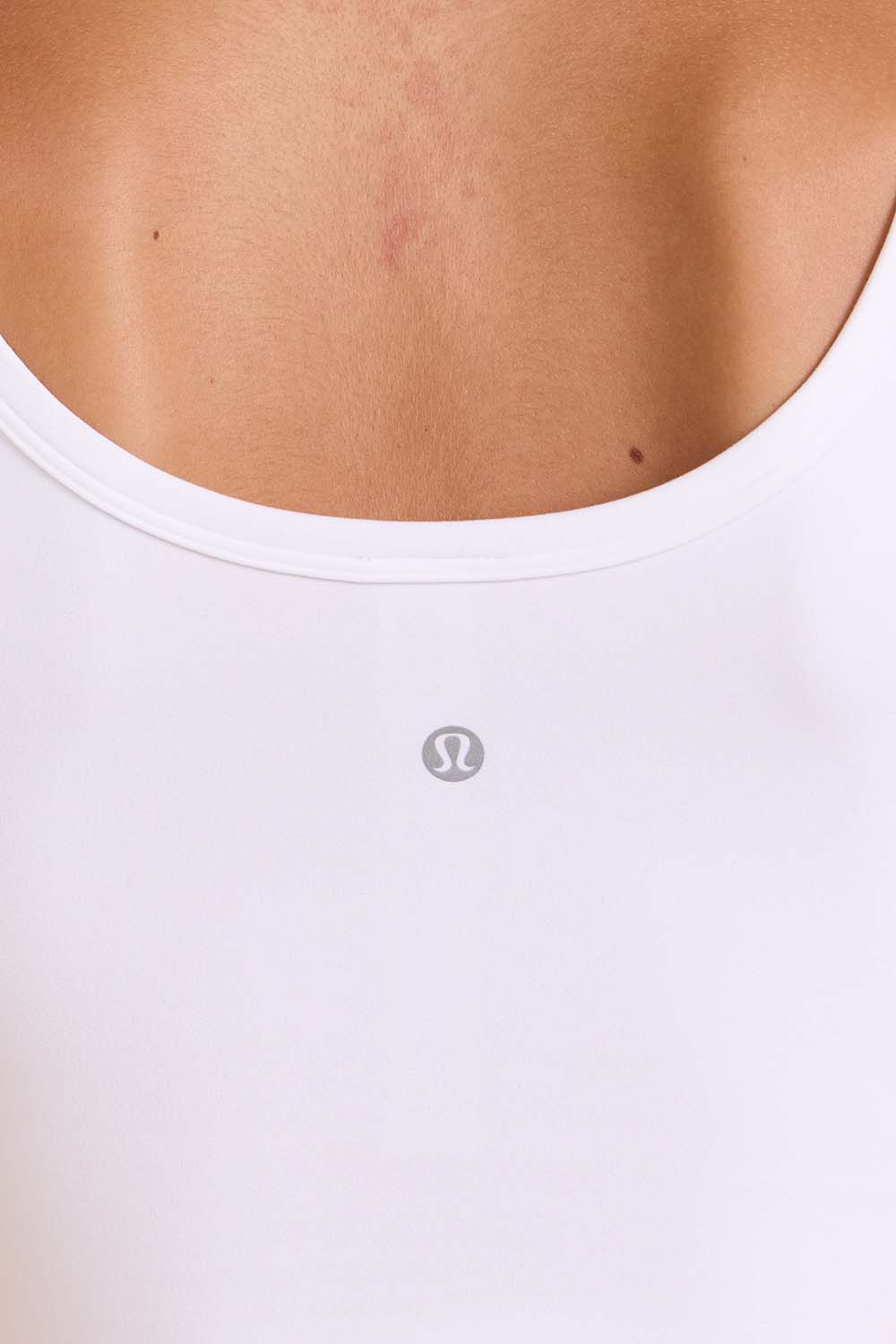 תמונת תקריב דוגמן של Align™ Scoop Waist-Length Tank