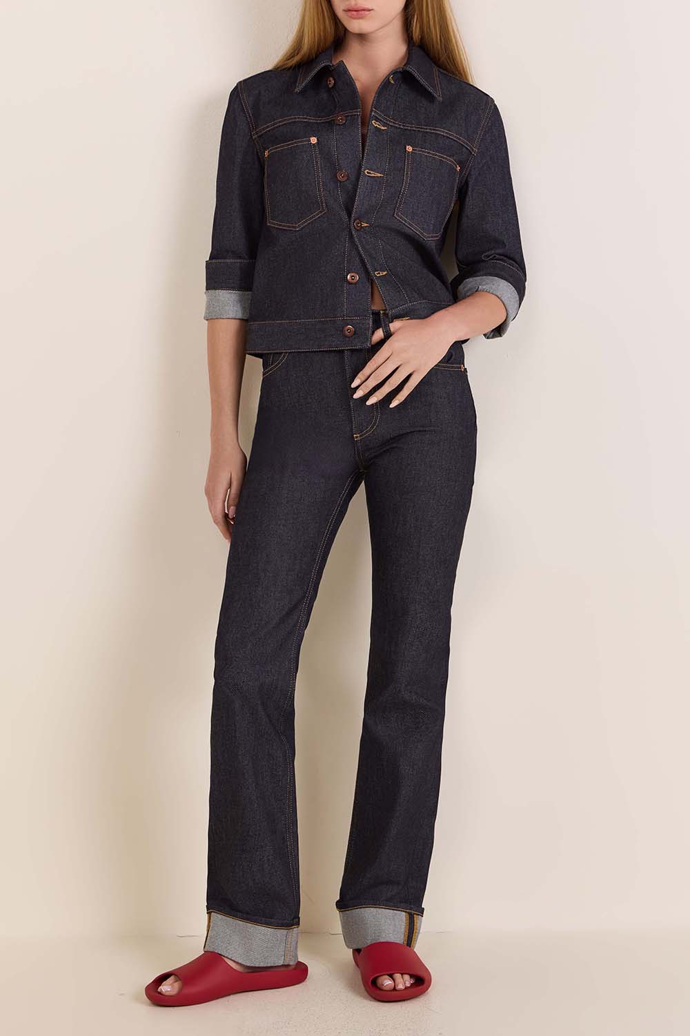 תמונת דוגמן קידמית של כפכפי סלייד מעוגלים