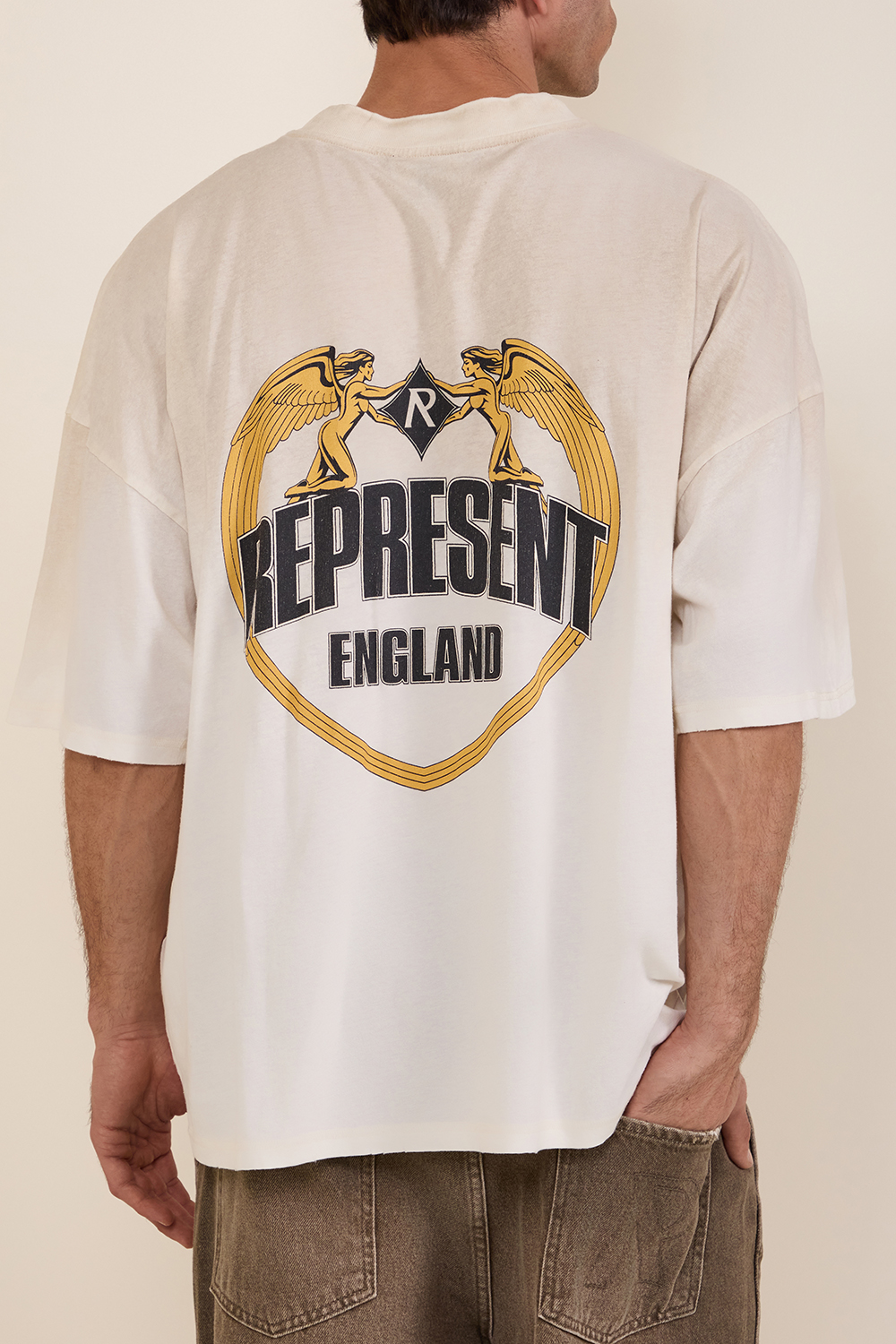 תמונת תקריב דוגמן של חולצת טי