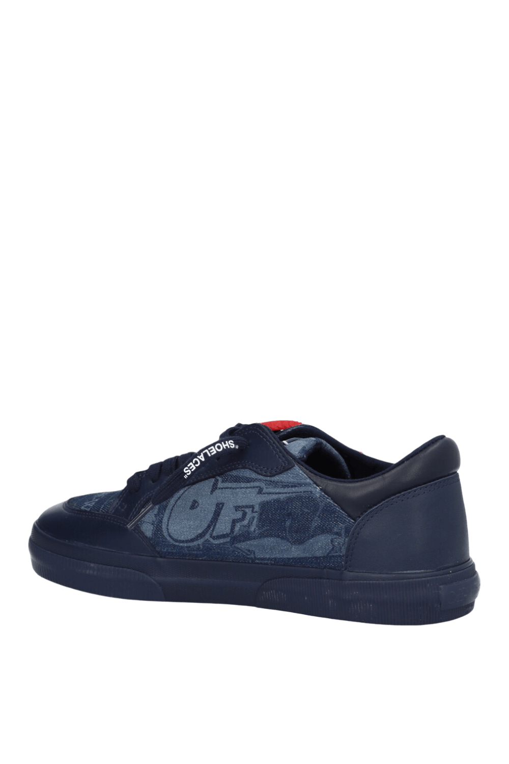 תמונה אחורית של נעלי סניקרס